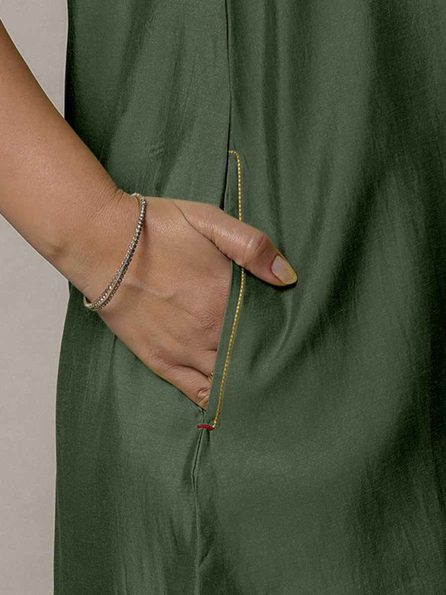 Sana x Rozaana Kurta, in Green Viscose, featuring sleeveless and jewel neckline, made for daily & work (view 3).