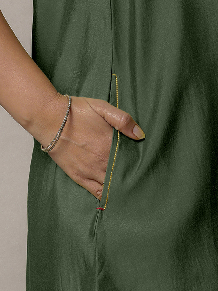 Sana x Rozaana Kurta, in Green Viscose, featuring sleeveless and jewel neckline, made for daily & work (view 3).