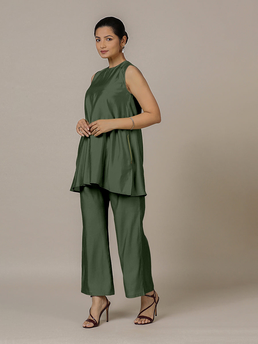 Sana x Rozaana Kurta, in Green Viscose, featuring sleeveless and jewel neckline, made for daily & work (view 8).