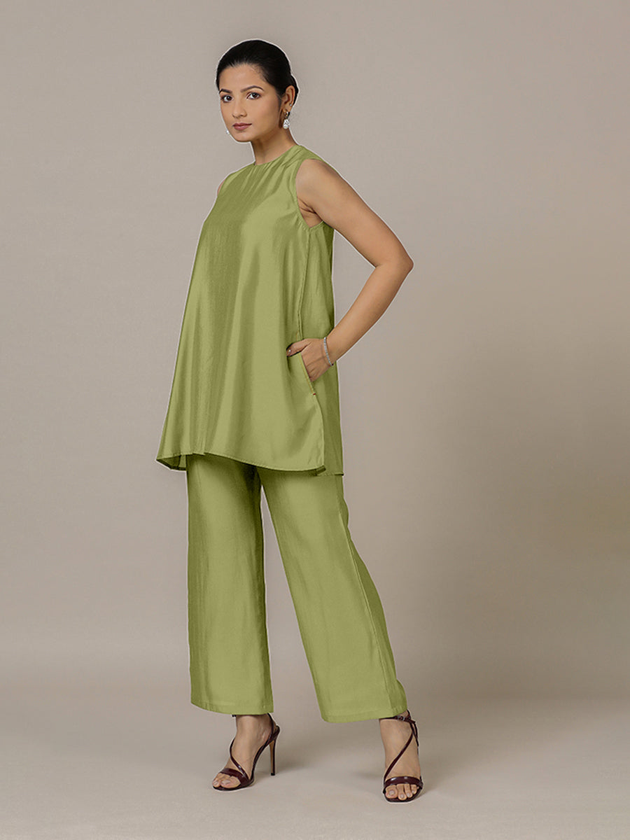 Sana x Rozaana Kurta, in Green Viscose, featuring sleeveless and jewel neckline, made for daily & work.