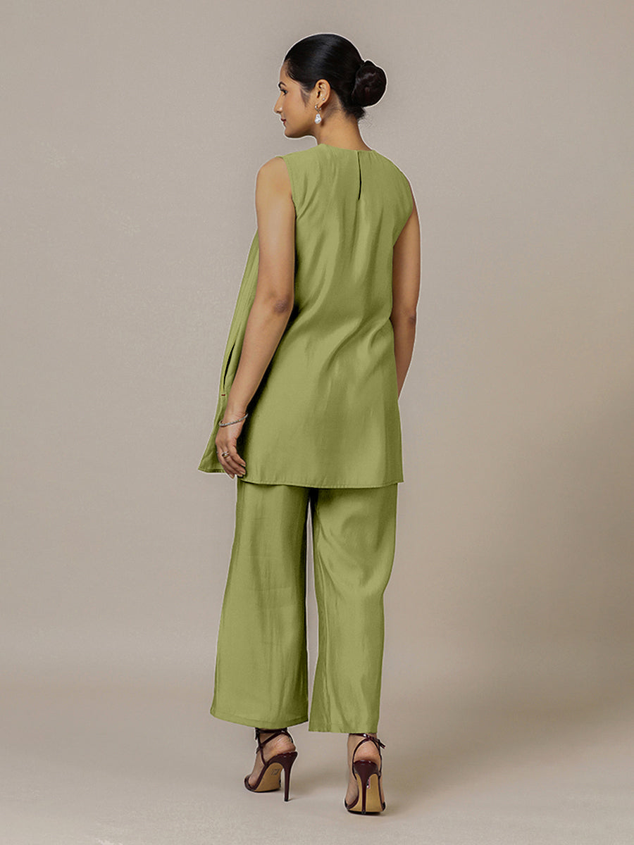 Sana x Rozaana Kurta, in Green Viscose, featuring sleeveless and jewel neckline, made for daily & work (view 2).
