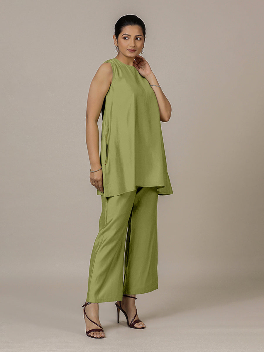 Sana x Rozaana Kurta, in Green Viscose, featuring sleeveless and jewel neckline, made for daily & work (view 7).
