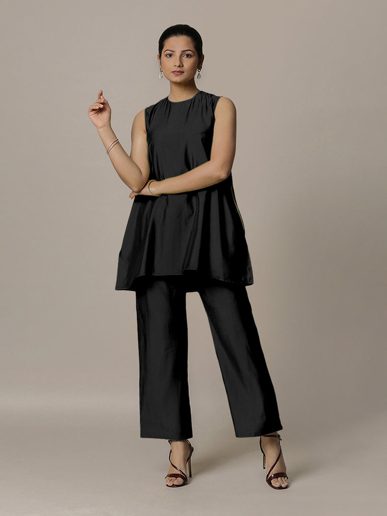 Sana x Rozaana Kurta, in Black Viscose, featuring sleeveless and jewel neckline, made for daily & work.