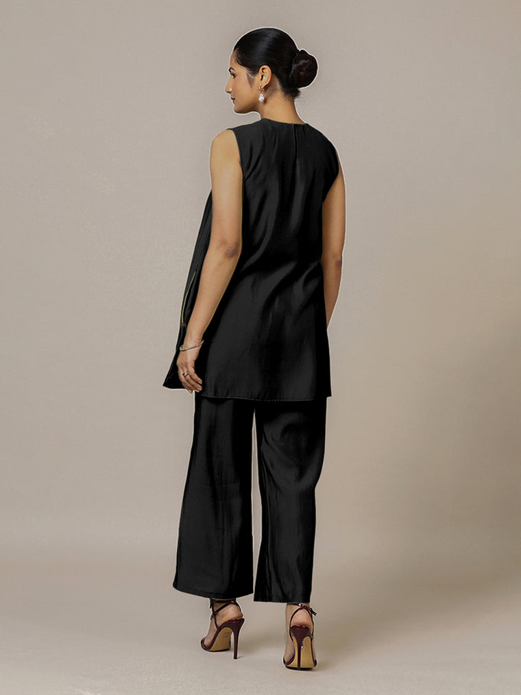 Sana x Rozaana Kurta, in Black Viscose, featuring sleeveless and jewel neckline, made for daily & work (view 2).