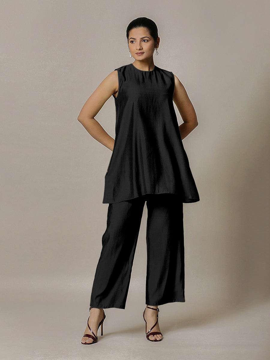 Sana x Rozaana Kurta, in Black Viscose, featuring sleeveless and jewel neckline, made for daily & work (view 4).