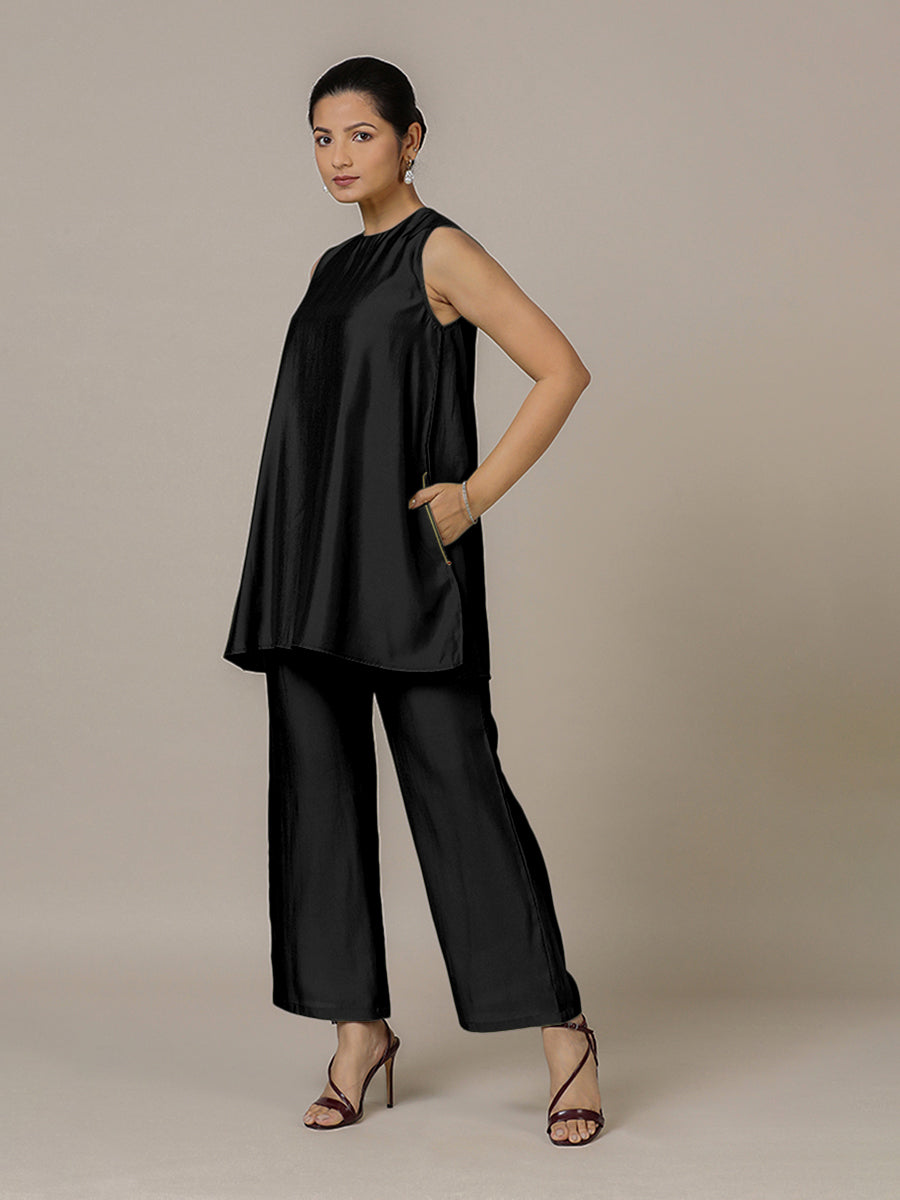 Sana x Rozaana Kurta, in Black Viscose, featuring sleeveless and jewel neckline, made for daily & work (view 6).