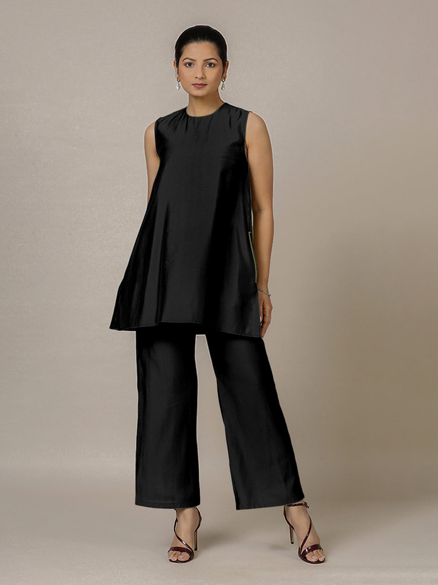 Sana x Rozaana Kurta, in Black Viscose, featuring sleeveless and jewel neckline, made for daily & work (view 8).