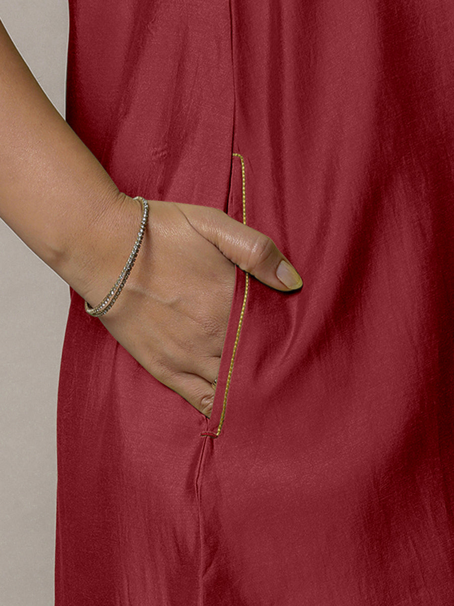 Sana x Rozaana Kurta, in Red Viscose, featuring sleeveless and jewel neckline, made for daily & work (view 3).