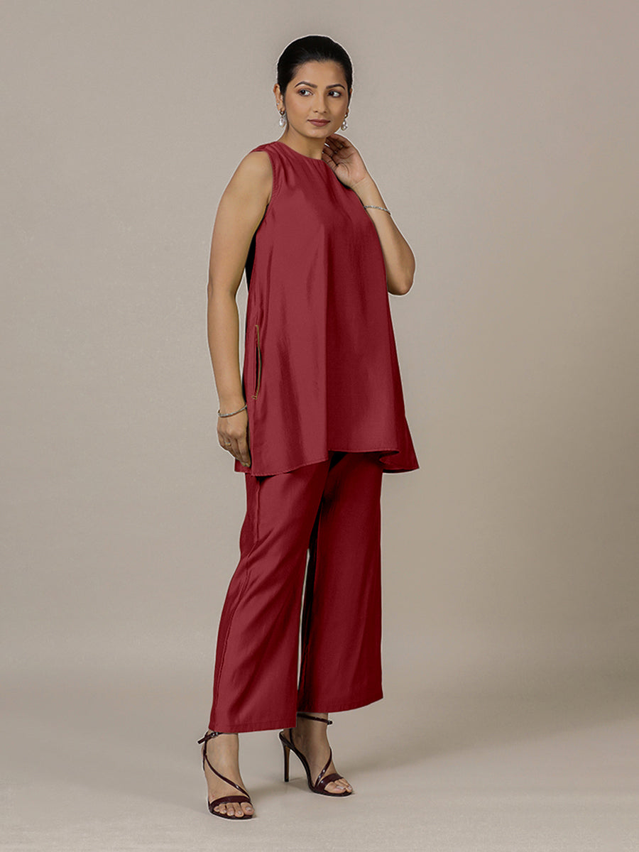 Sana x Rozaana Kurta, in Red Viscose, featuring sleeveless and jewel neckline, made for daily & work (view 7).