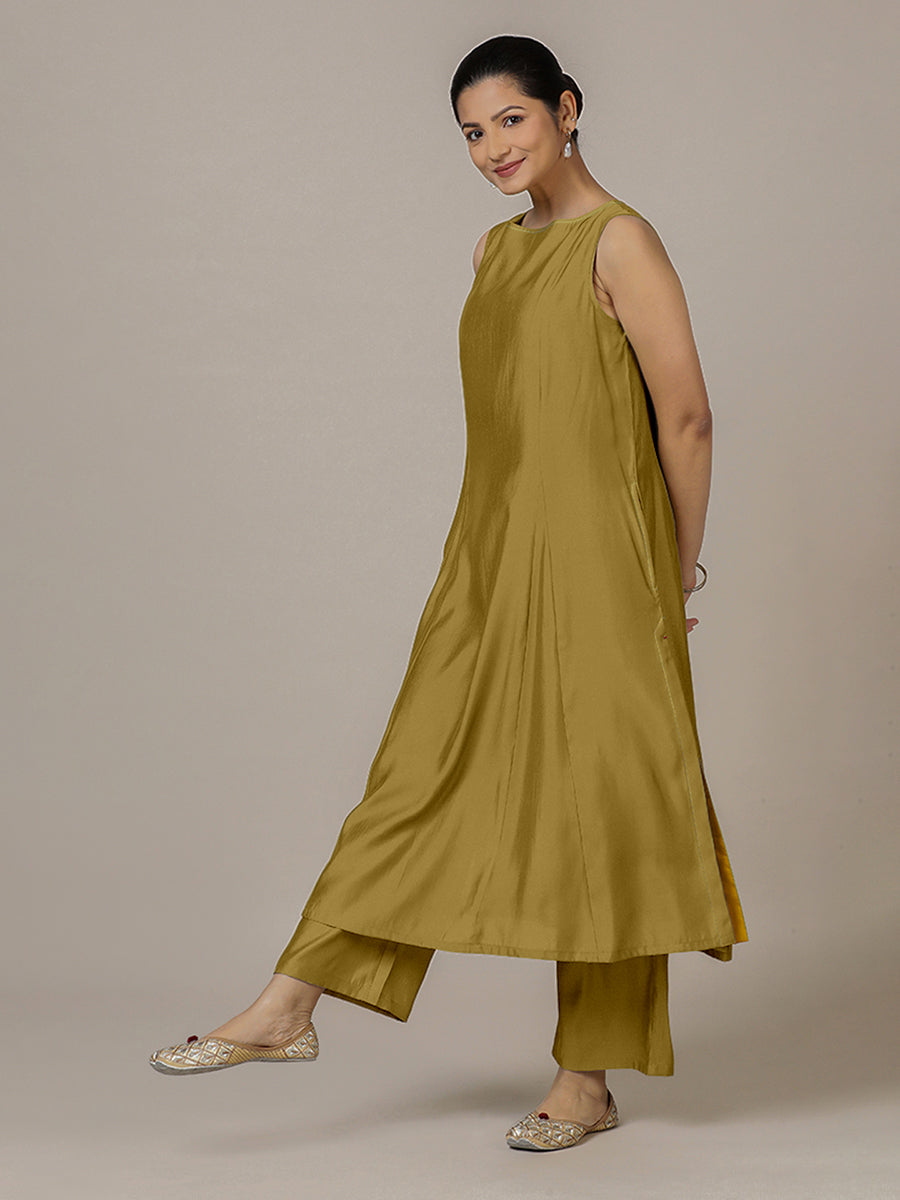 Sarah x Rozaana Kurta, in Yellow Viscose, featuring sleeveless and boat neckline, made for daily & work.