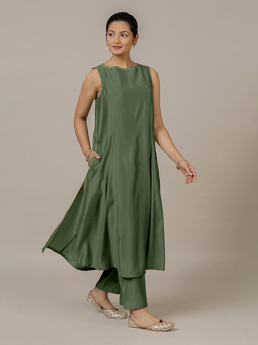 Sarah x Rozaana Kurta, in Green Viscose, featuring sleeveless and boat neckline, made for daily & work (view 8).