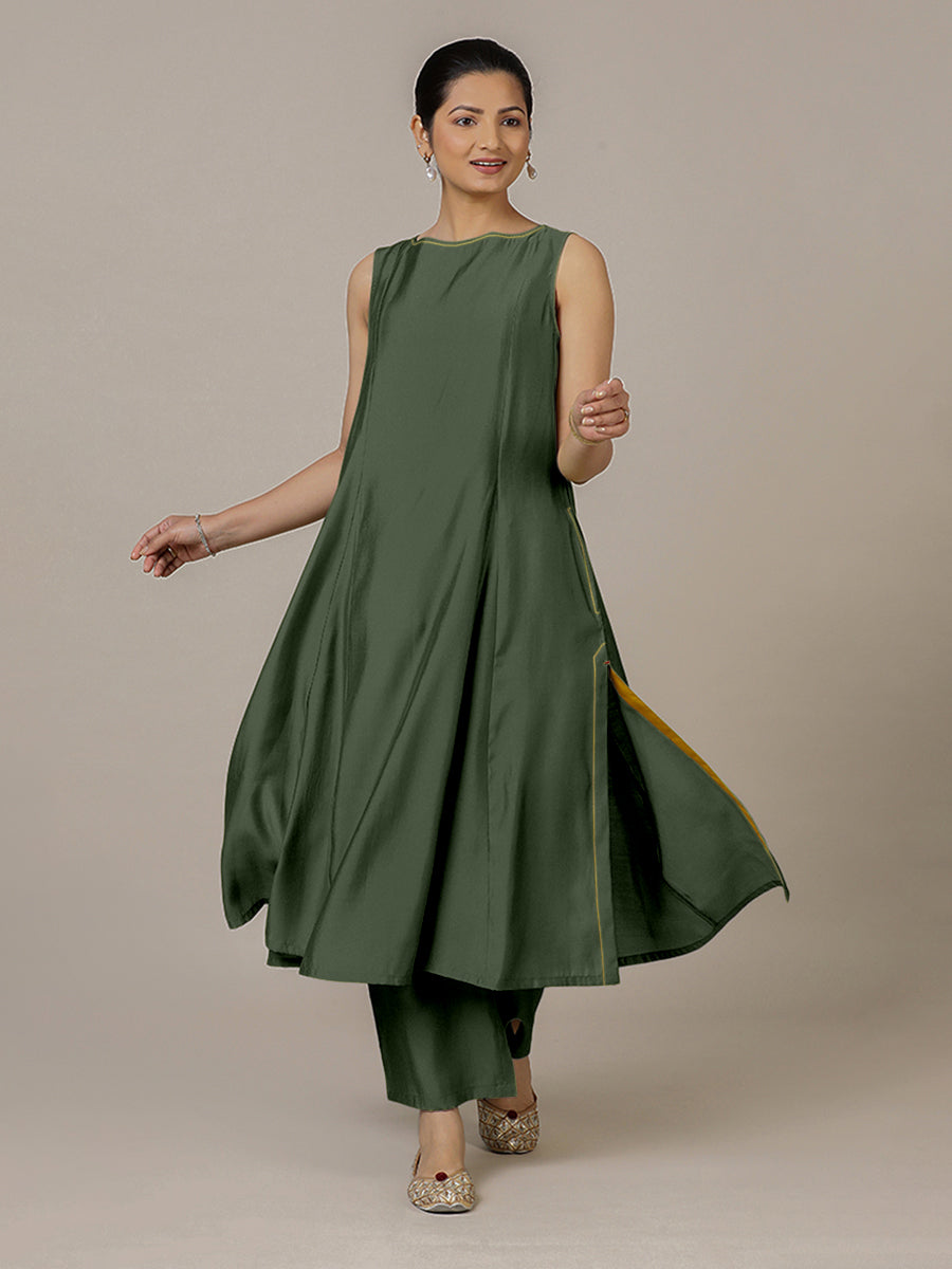 Sarah x Rozaana | A Line Kurta in Pine Green with Thread Work | Coords or Only Kurta