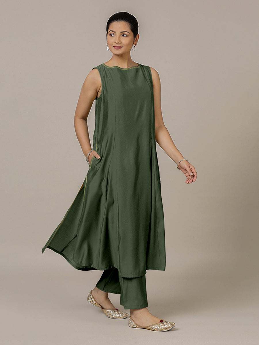 Sarah x Rozaana Kurta, in Green Viscose, featuring sleeveless and boat neckline, made for daily & work (view 8).