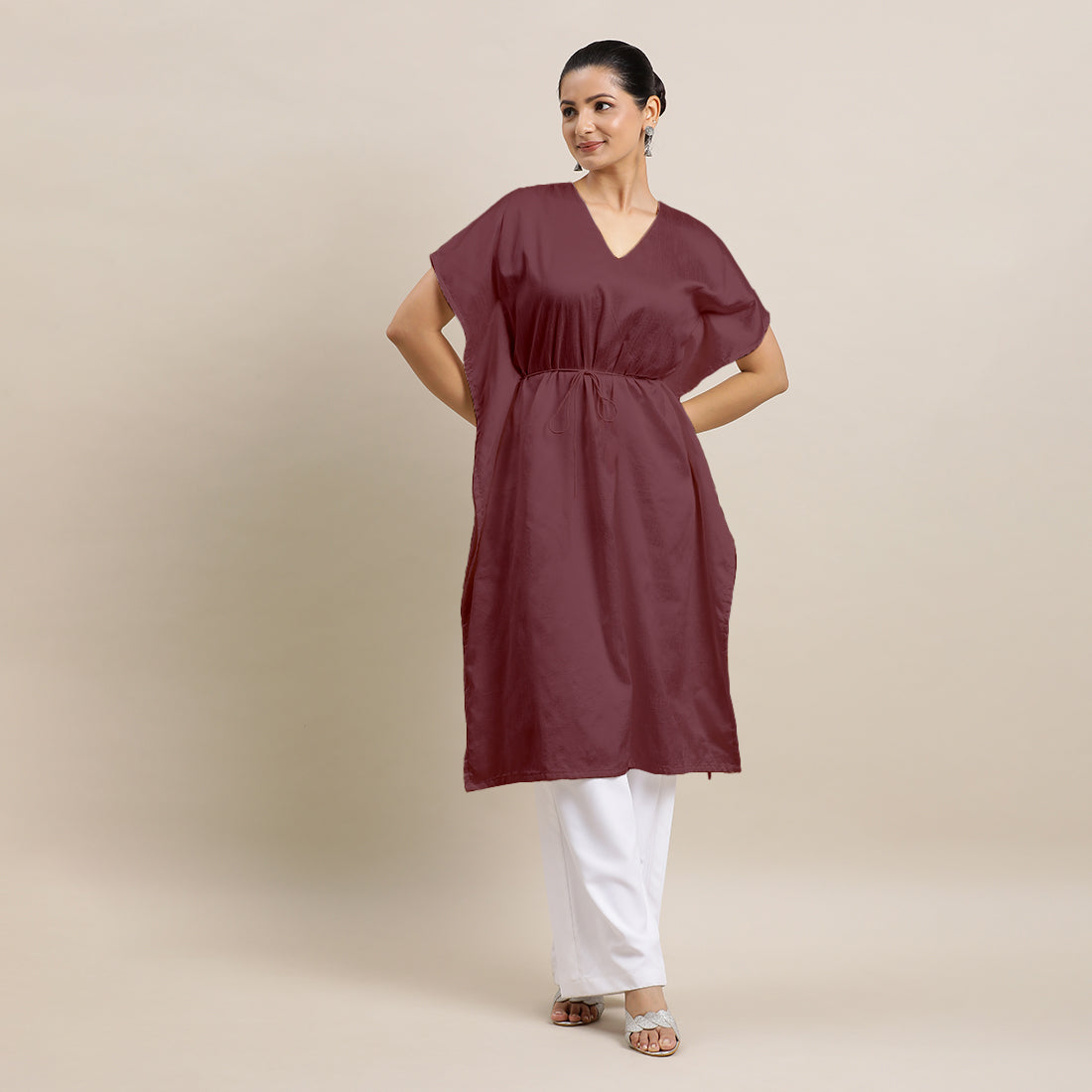 Siya x Rozaana Kurta, in Maroon Viscose, featuring elbow sleeves and v-neckline, made for daily & work (view 4).