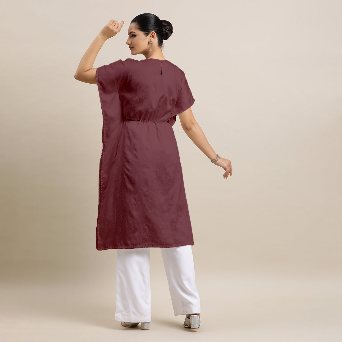Siya x Rozaana Kurta, in Maroon Viscose, featuring elbow sleeves and v-neckline, made for daily & work (view 6).