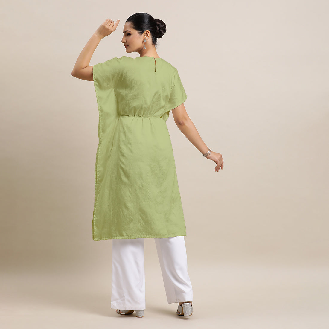 Siya x Rozaana Kurta, in Green Viscose, featuring elbow sleeves and v-neckline, made for daily & work (view 2).