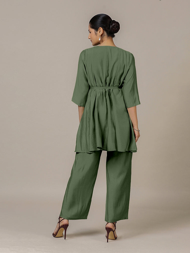 Tuhi x Rozaana Kurta, in Green Viscose, featuring three quarter sleeves and v-neckline, made for daily & work (view 2).