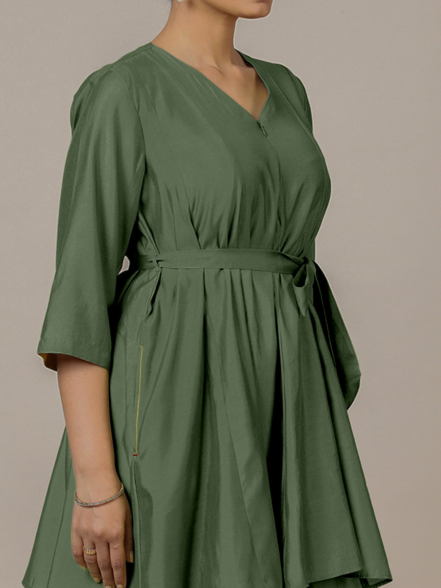 Tuhi x Rozaana Kurta, in Green Viscose, featuring three quarter sleeves and v-neckline, made for daily & work (view 3).