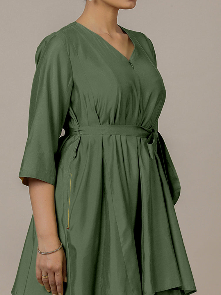 Tuhi x Rozaana Kurta, in Green Viscose, featuring three quarter sleeves and v-neckline, made for daily & work (view 3).