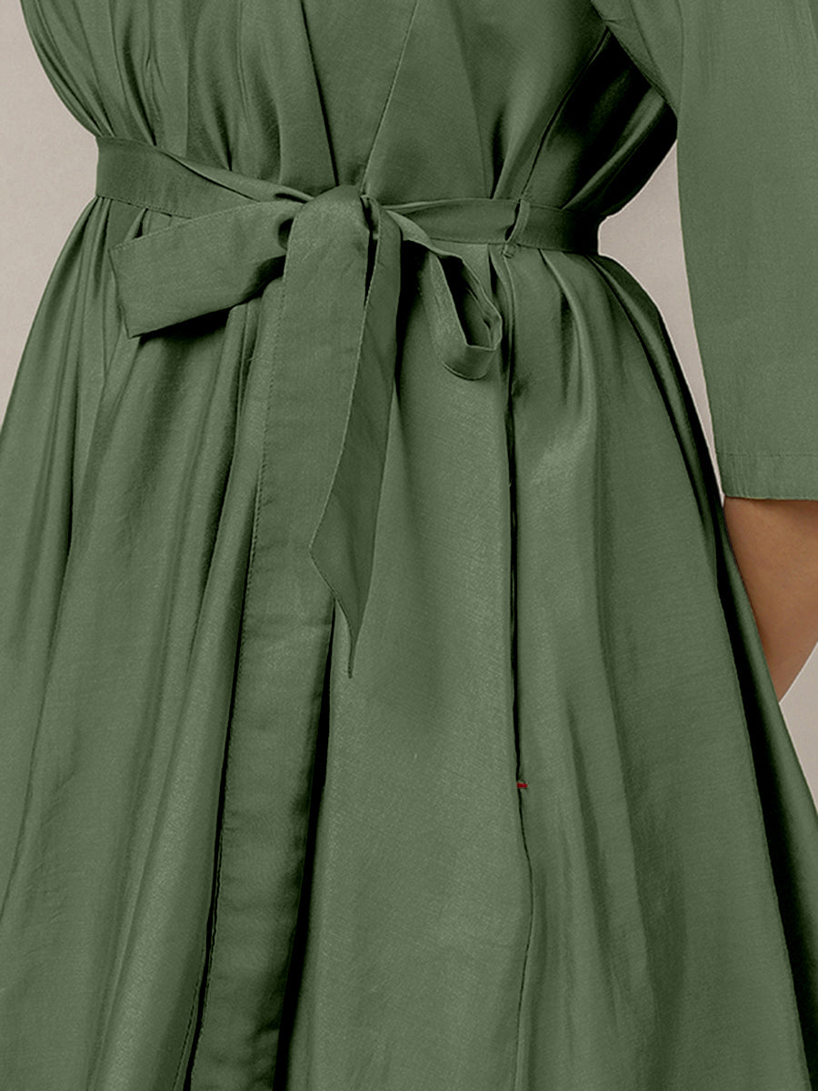 Tuhi x Rozaana Kurta, in Green Viscose, featuring three quarter sleeves and v-neckline, made for daily & work (view 4).