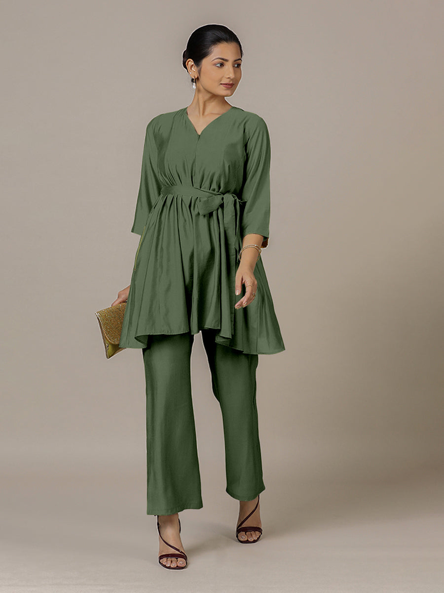 Tuhi x Rozaana Kurta, in Green Viscose, featuring three quarter sleeves and v-neckline, made for daily & work (view 7).