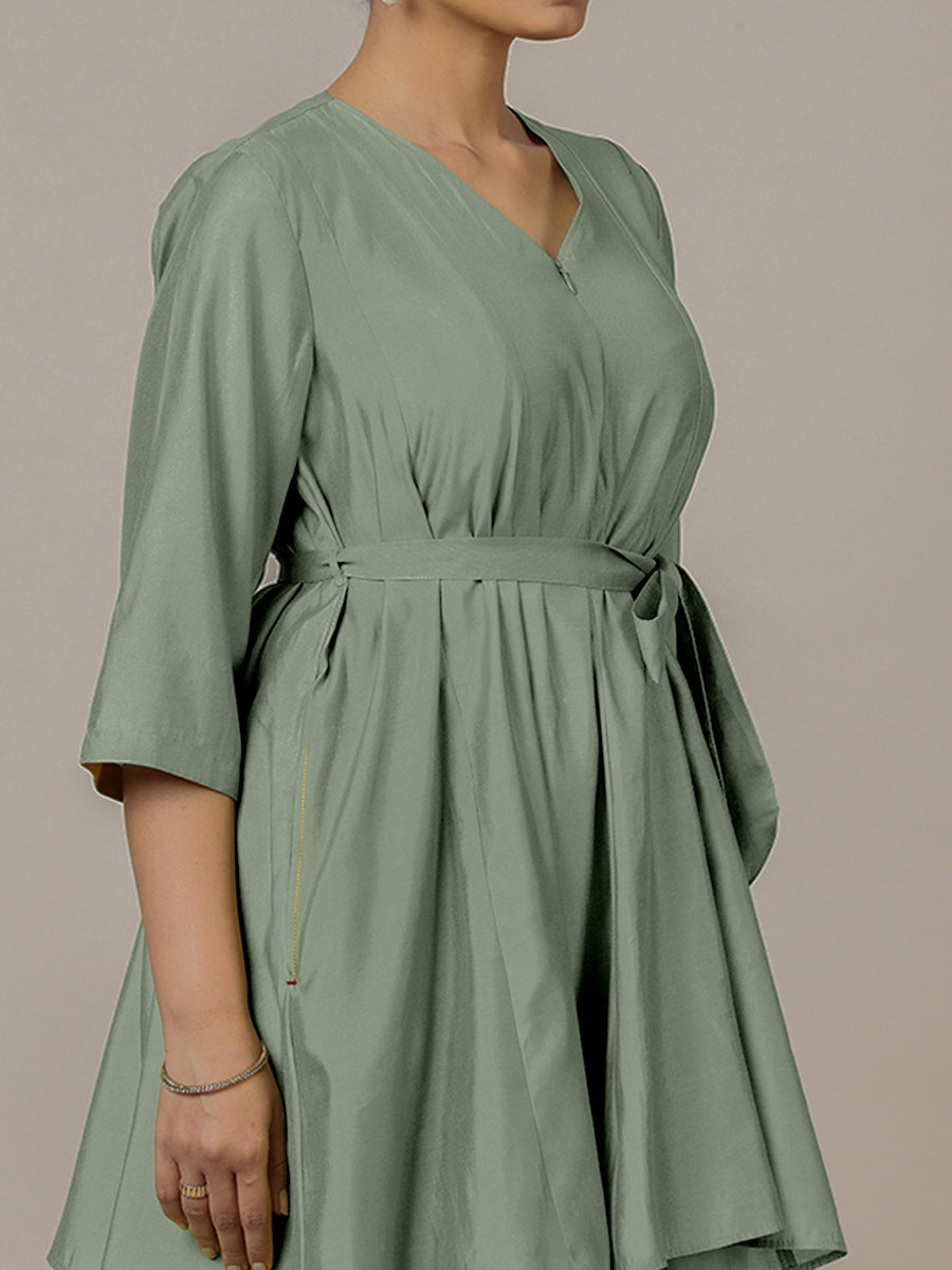 Tuhi x Rozaana Kurta, in Green Viscose, featuring three quarter sleeves and v-neckline, made for daily & work (view 3).