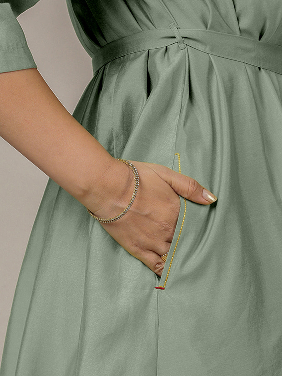 Tuhi x Rozaana Kurta, in Green Viscose, featuring three quarter sleeves and v-neckline, made for daily & work (view 5).