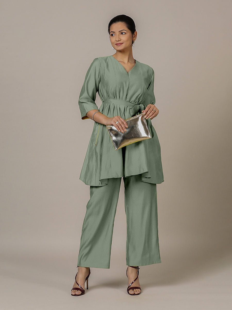 Tuhi x Rozaana Kurta, in Green Viscose, featuring three quarter sleeves and v-neckline, made for daily & work (view 6).
