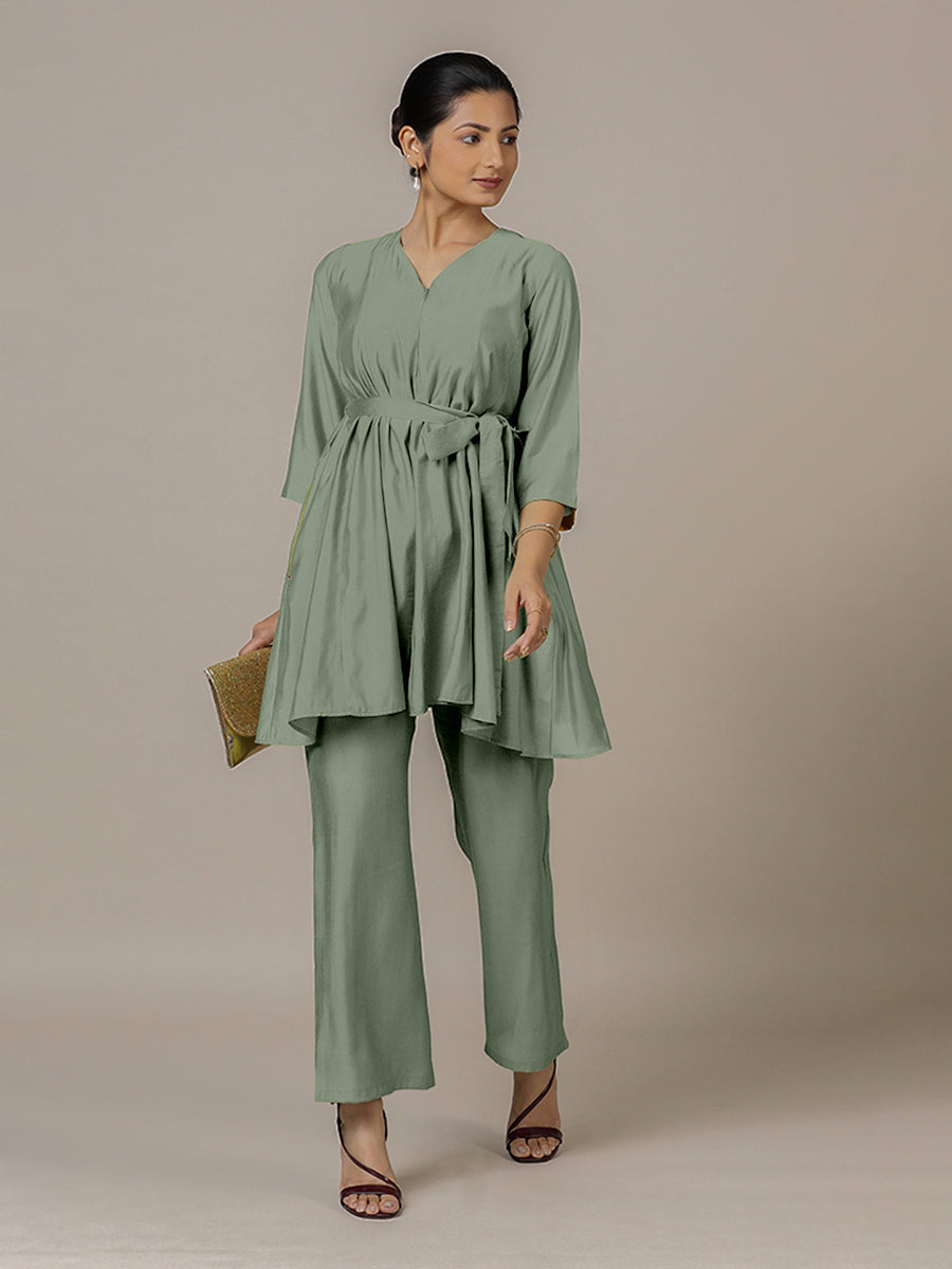Tuhi x Rozaana Kurta, in Green Viscose, featuring three quarter sleeves and v-neckline, made for daily & work (view 7).