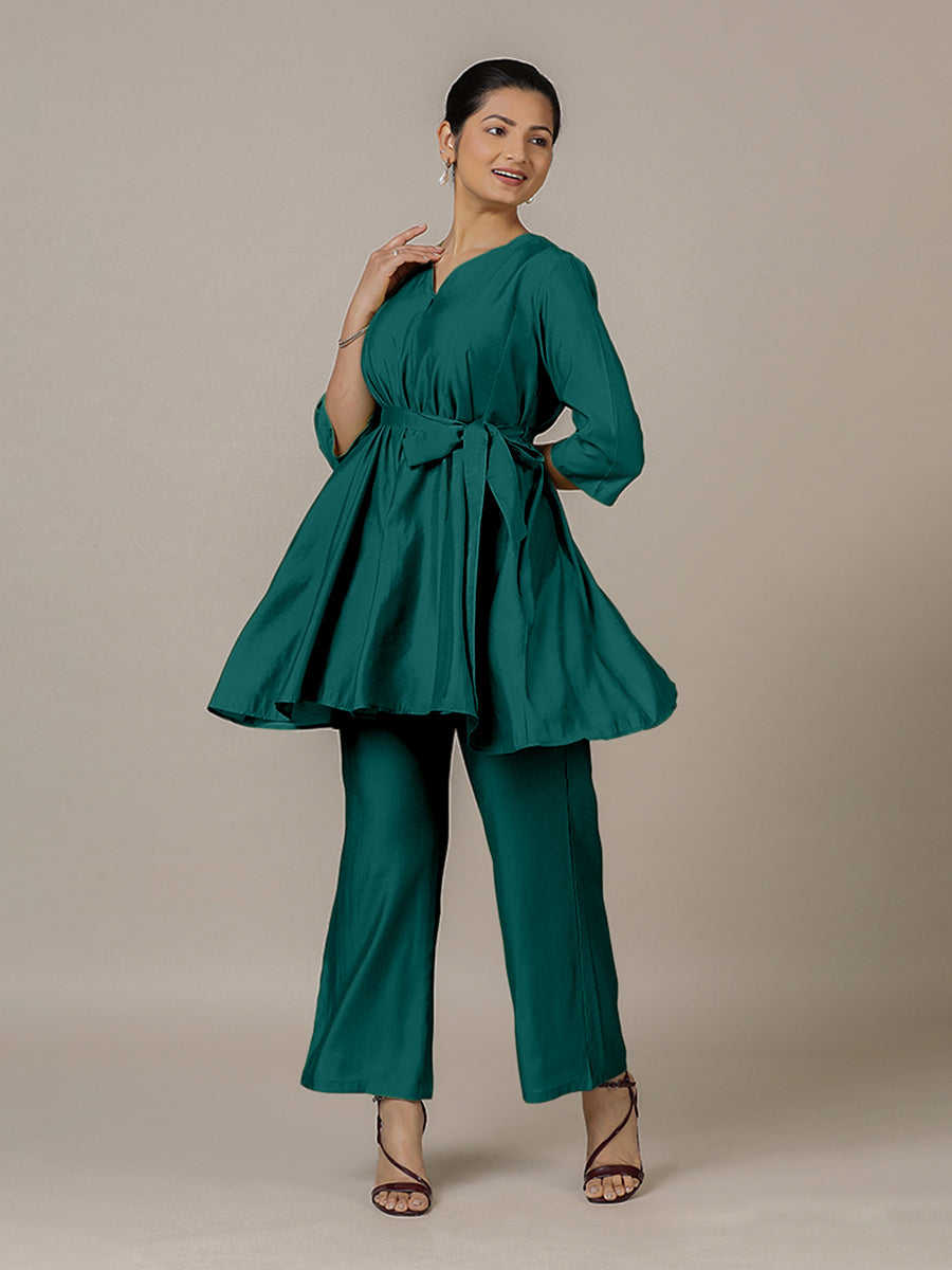 Tuhi x Rozaana Kurta, in Green Viscose, featuring three quarter sleeves and v-neckline, made for daily & work (view 7).