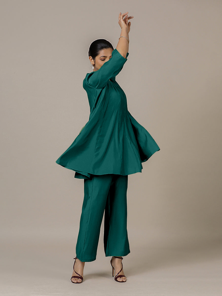 Tuhi x Rozaana Kurta, in Green Viscose, featuring three quarter sleeves and v-neckline, made for daily & work (view 8).