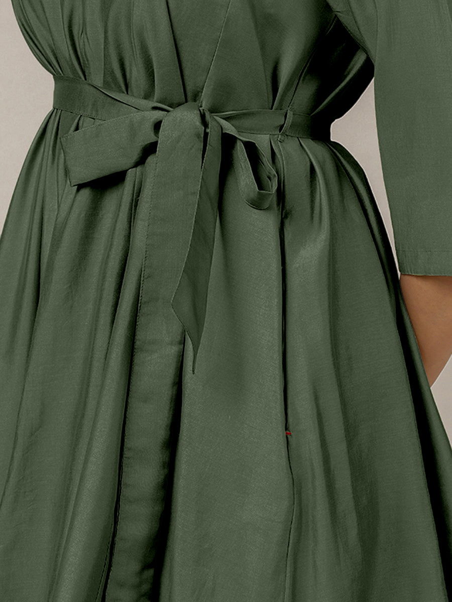 Tuhi x Rozaana Kurta, in Green Viscose, featuring three quarter sleeves and v-neckline, made for daily & work (view 4).