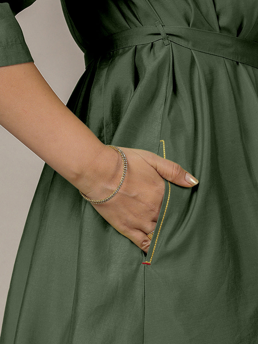 Tuhi x Rozaana Kurta, in Green Viscose, featuring three quarter sleeves and v-neckline, made for daily & work (view 5).
