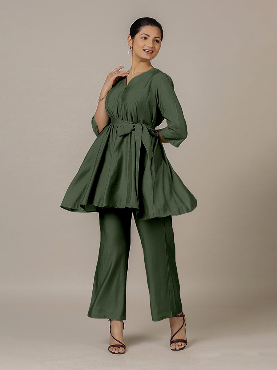 Tuhi x Rozaana Kurta, in Green Viscose, featuring three quarter sleeves and v-neckline, made for daily & work (view 7).