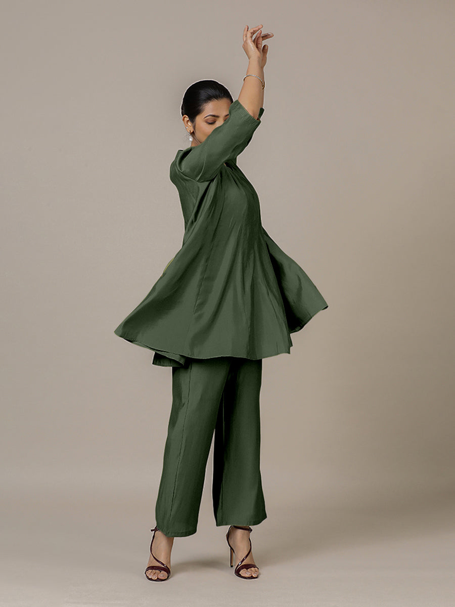 Tuhi x Rozaana Kurta, in Green Viscose, featuring three quarter sleeves and v-neckline, made for daily & work (view 8).
