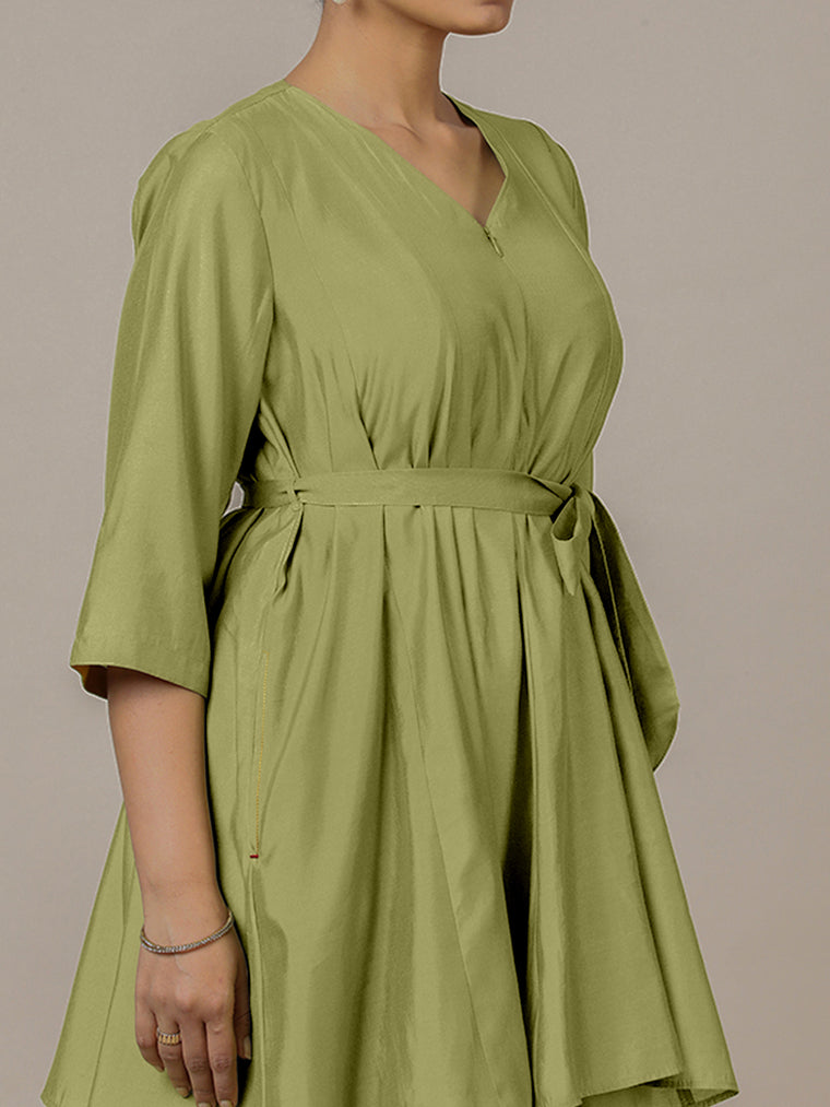 Tuhi x Rozaana Kurta, in Green Viscose, featuring three quarter sleeves and v-neckline, made for daily & work (view 3).