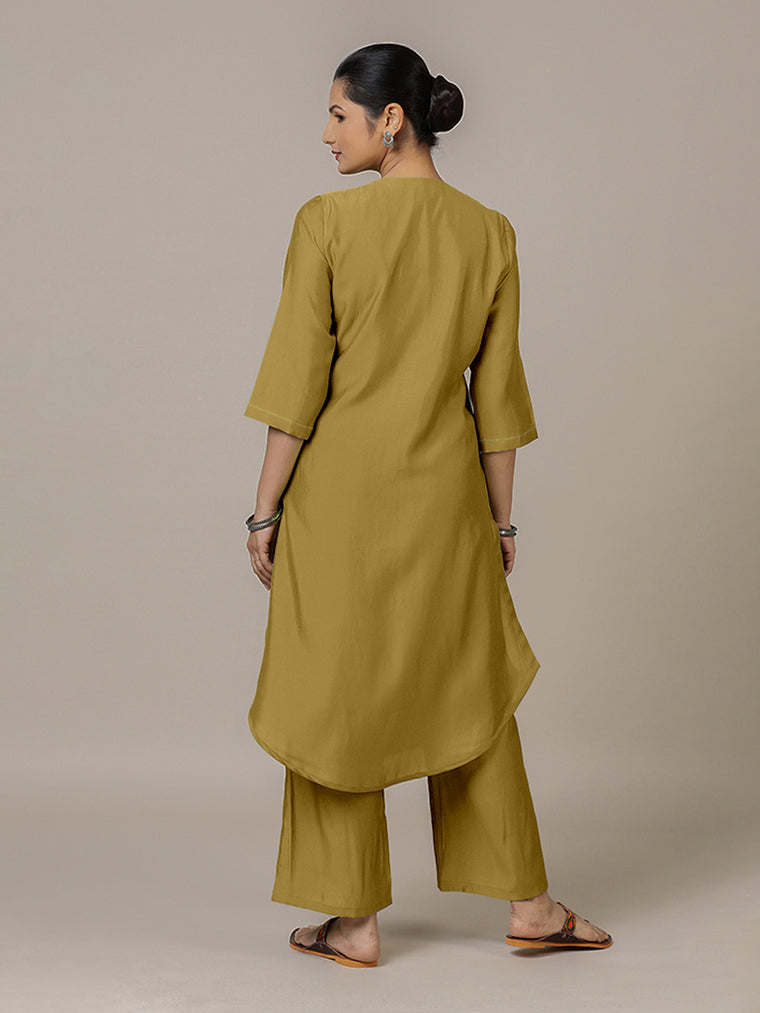 Urvi x Rozaana Kurta, in Yellow Viscose, featuring three quarter sleeves and round neckline, made for daily & work (view 2).