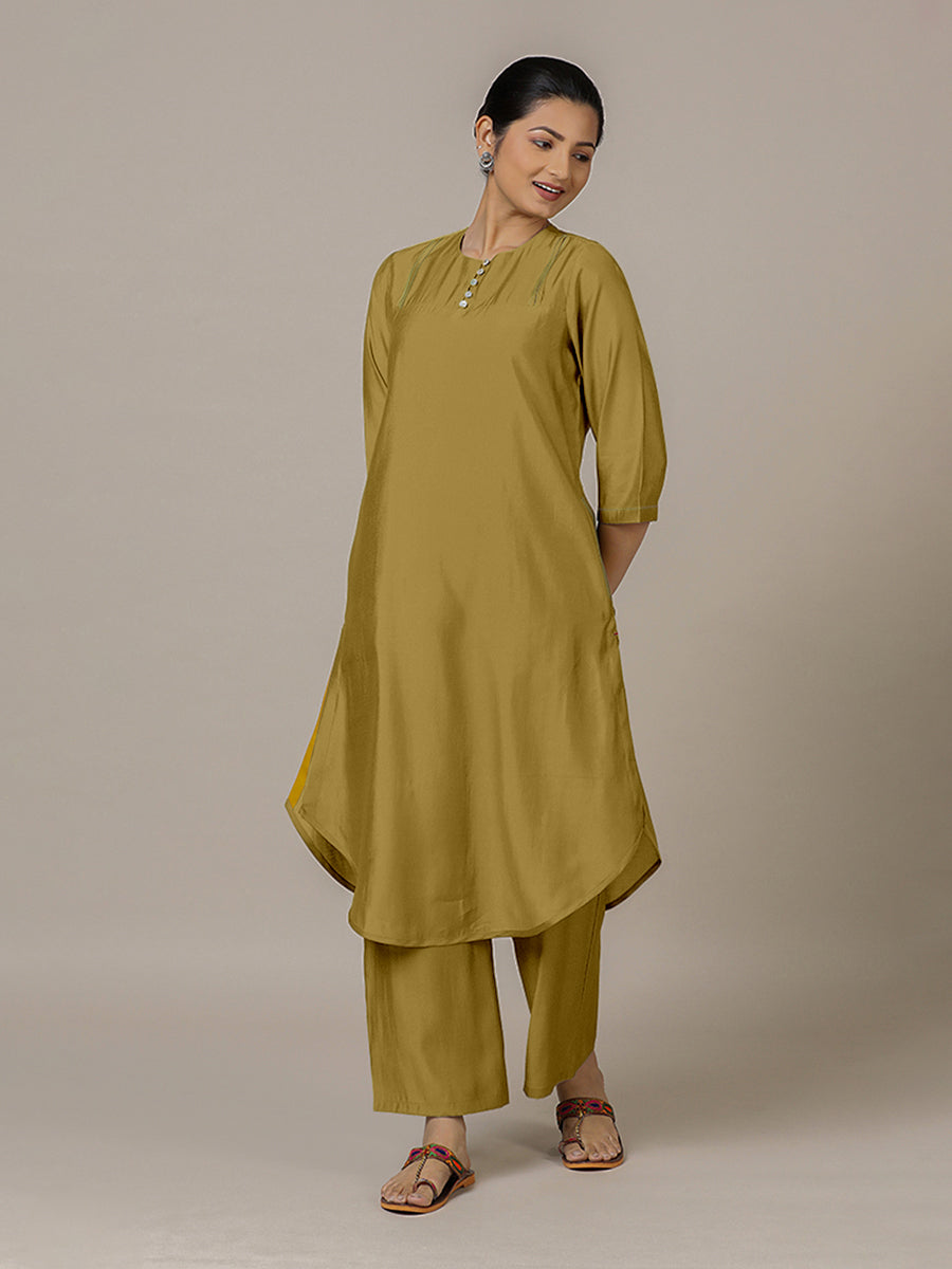Urvi x Rozaana Kurta, in Yellow Viscose, featuring three quarter sleeves and round neckline, made for daily & work (view 5).