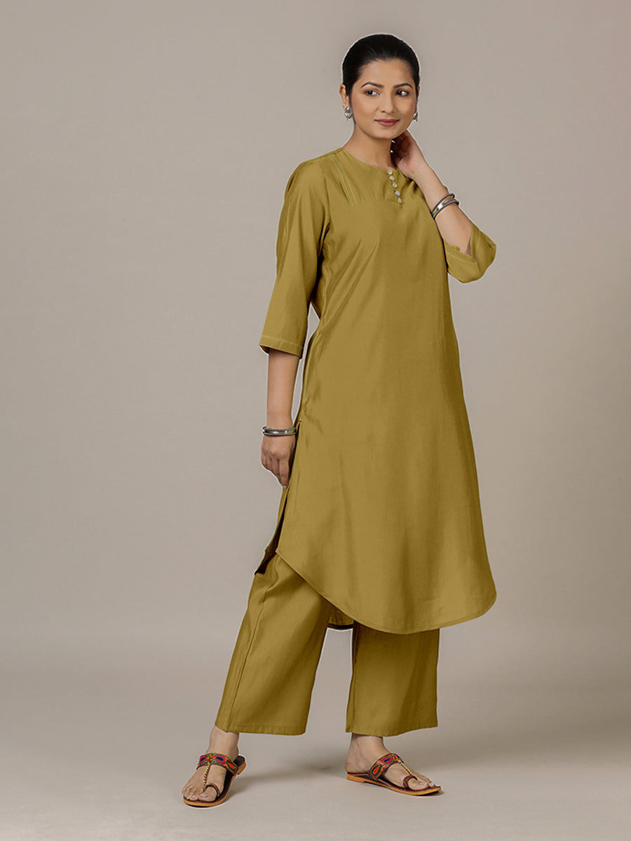 Urvi x Rozaana Kurta, in Yellow Viscose, featuring three quarter sleeves and round neckline, made for daily & work (view 6).