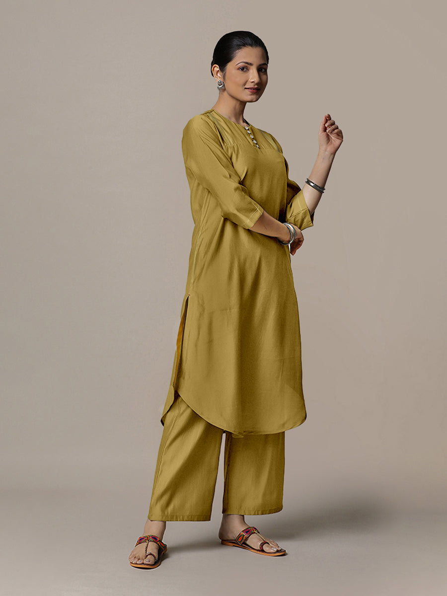 Urvi x Rozaana Kurta, in Yellow Viscose, featuring three quarter sleeves and round neckline, made for daily & work (view 8).