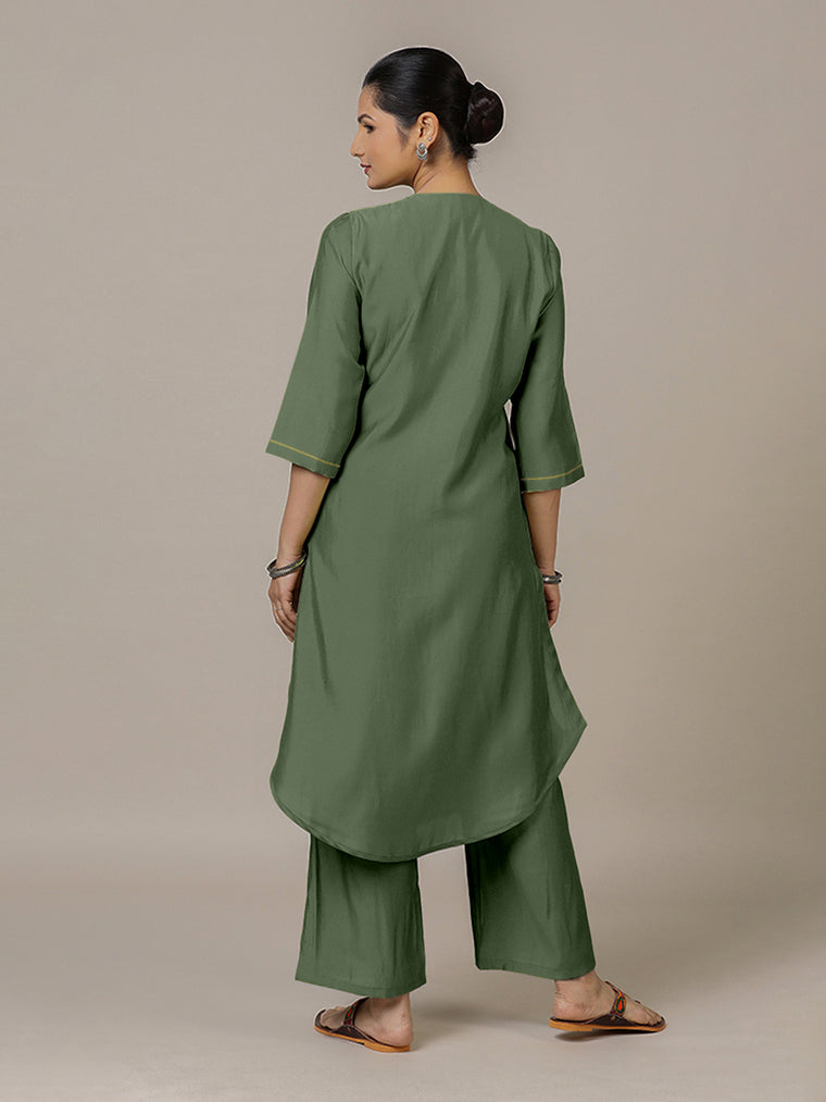 Urvi x Rozaana Kurta, in Green Viscose, featuring three quarter sleeves and round neckline, made for daily & work (view 2).