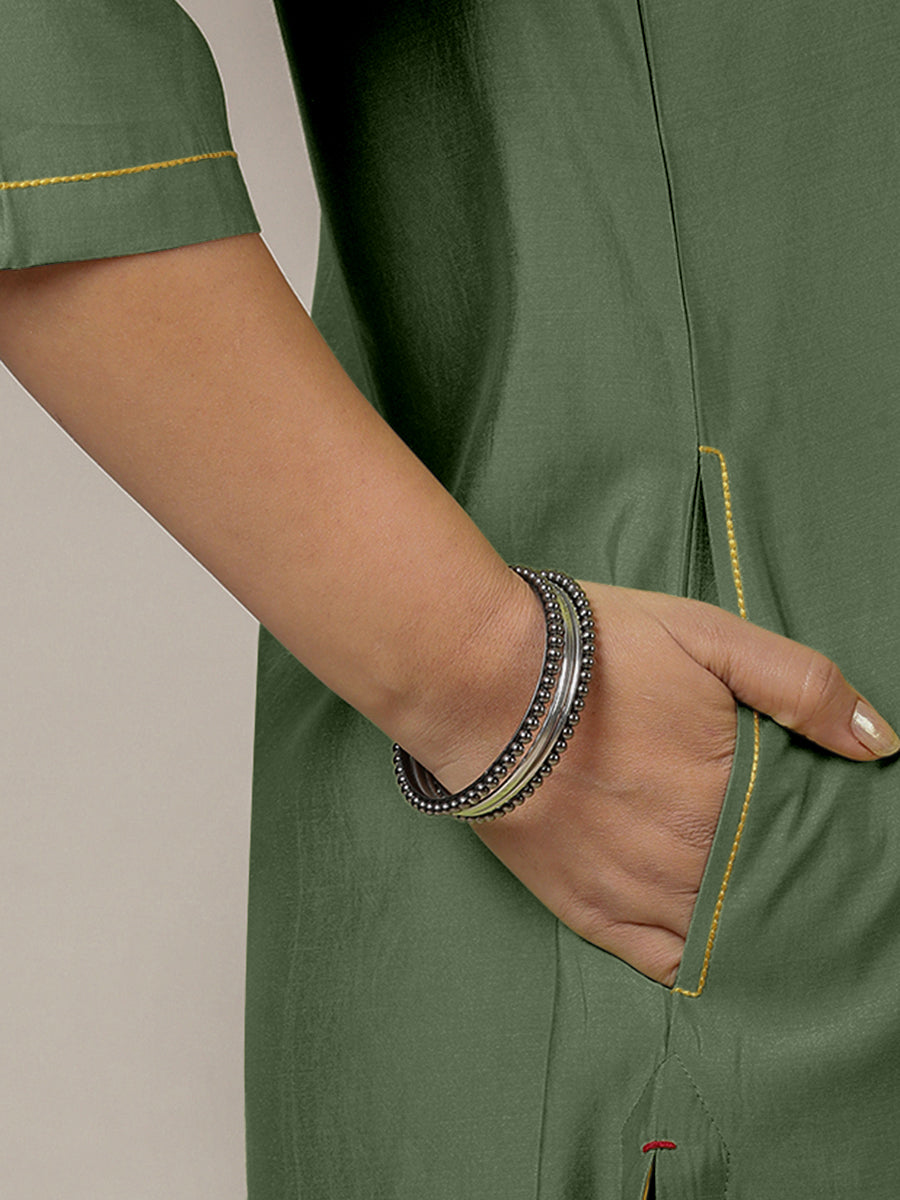 Urvi x Rozaana Kurta, in Green Viscose, featuring three quarter sleeves and round neckline, made for daily & work (view 4).