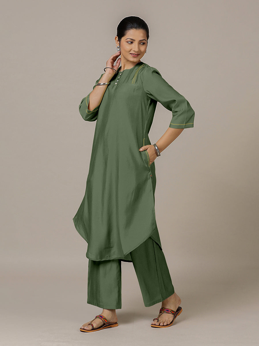 Urvi x Rozaana Kurta, in Green Viscose, featuring three quarter sleeves and round neckline, made for daily & work (view 7).
