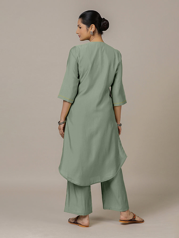 Urvi x Rozaana Kurta, in Green Viscose, featuring three quarter sleeves and round neckline, made for daily & work (view 2).
