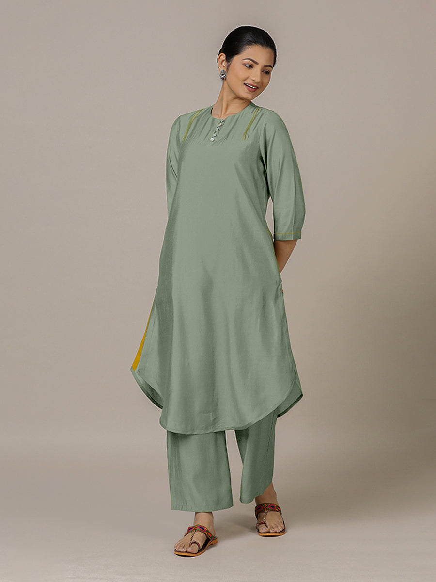 Urvi x Rozaana Kurta, in Green Viscose, featuring three quarter sleeves and round neckline, made for daily & work (view 5).
