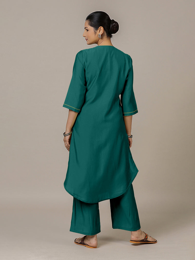 Urvi x Rozaana Kurta, in Green Viscose, featuring three quarter sleeves and round neckline, made for daily & work (view 2).