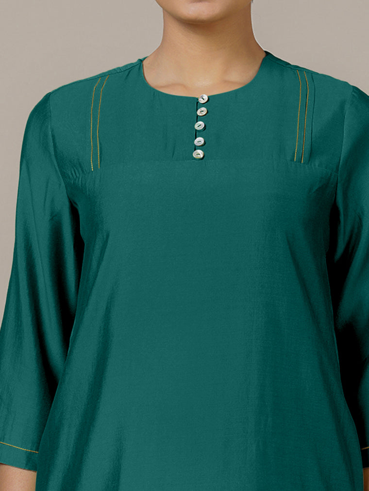 Urvi x Rozaana Kurta, in Green Viscose, featuring three quarter sleeves and round neckline, made for daily & work (view 3).