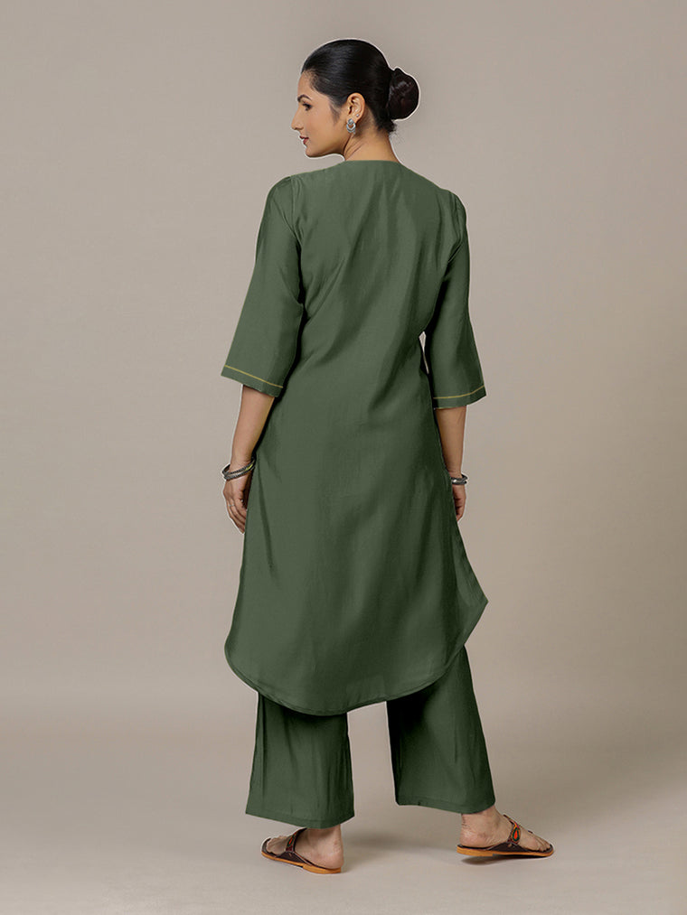 Urvi x Rozaana Kurta, in Green Viscose, featuring three quarter sleeves and round neckline, made for daily & work (view 2).