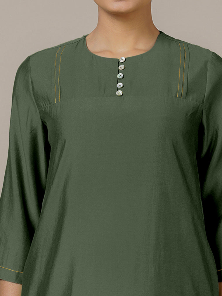 Urvi x Rozaana Kurta, in Green Viscose, featuring three quarter sleeves and round neckline, made for daily & work (view 3).