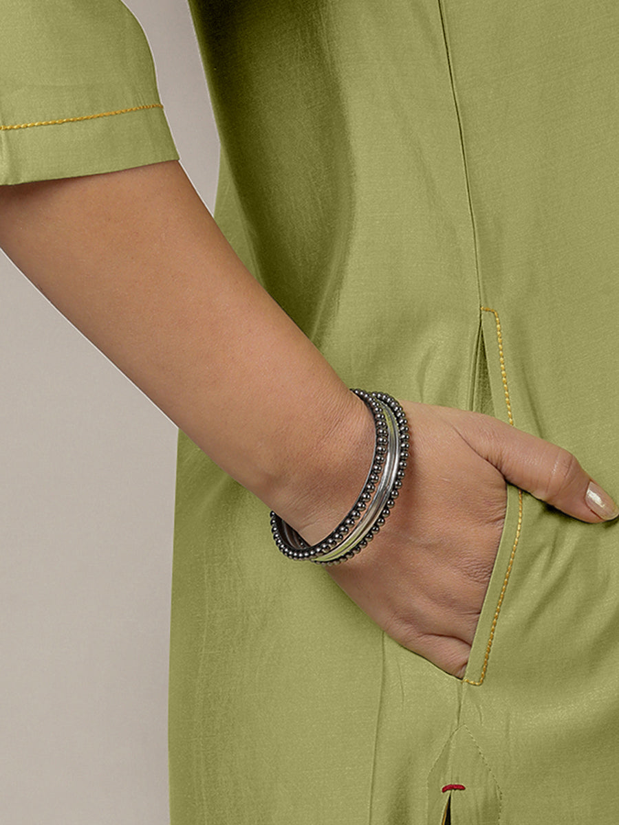 Urvi x Rozaana Kurta, in Green Viscose, featuring three quarter sleeves and round neckline, made for daily & work (view 4).